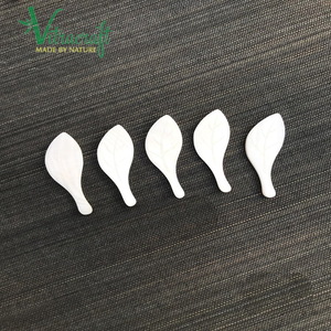 Les restes des baguettes classiques en forme de feuille. Porte-baguettes artisanal, ensemble de cuillères. Fabriqué à partir de nacre naturelle. Fait à la main Vietnam Sûr à utiliser - Product Image 1