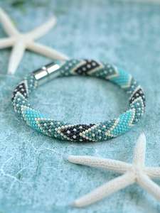 Brazalete de abeja con cuentas hecho a mano-Brazalete para mujeres y niñas - Product Image 2