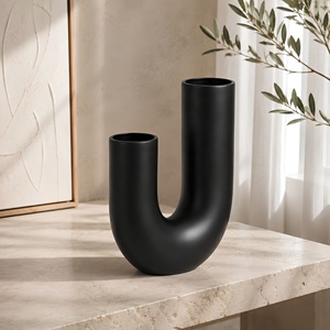 Vase de table en aluminium en forme de U, style moderne et sculptural |   Décoration d'intérieur artisanale, écologique, durable, minimaliste, pour mariage, Diwali - Product Image 2