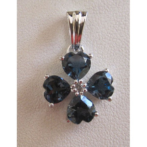 Colgante de Topacio Azul de Londres en Oro Blanco y Oro Rosa con Diamante y Perla, Amuleto Religioso Cristiano, Joyería Hecha a Mano en India para Regalo - Product Image 1