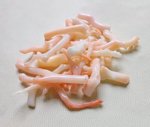 Palo Rosa japonés natural, cuentas de palo de coral blanco, palo pulido suave, piedra preciosa de coral suelta - Product Image 1