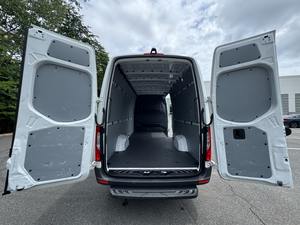 Fourgon utilitaire Mercedes-Benz Sprinter 2500 2021, toit haut, propulsion arrière, moteur essence turbo 2,0 L 4 cylindres, minivan - Product Image 5