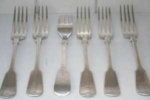 Fourchette en acier inoxydable de style minimaliste avec éclat argenté doux adaptée aux cuisines domestiques et aux tables à manger - Product Image 2