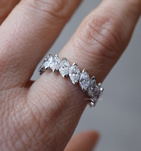 Marquise Cut Moissanite Eternity Wedding Band Anillo de lujo de 4,50 quilates Anillo de eternidad completo Apilamiento Banda nupcial GRA - Product Image 5