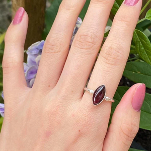 แหวนเงินแท้ 925 ประดับพลอยโกเมนทรงมาร์ควิส  สำหรับเดือนมกราคม  งานแฮนด์เมด ราคาโรงงาน - Product Image 5