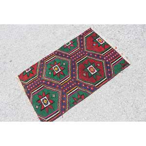 Alfombra vintage, pequeña, de 2.2x3.6 pies, alfombra Kilim roja con lunares - Product Image 2