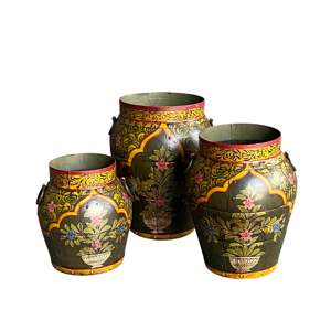 Urnas y Jarrones Decorativos de Metal Vintage - Product Image 1