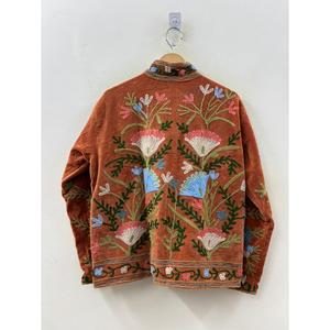 เสื้อแจ็คเก็ตกำมะหยี่แบบกลับด้านได้ Saffron Garden สีเบิร์นเทอร์ราคอตต้า ปักลายซูซานีด้วยมือ ไซส์ XL เสื้อคลุมวาร์ซิตี้สำหรับฤดูใบไม้ร่วง ผลิตอย่างยั่งยืน - Product Image 3