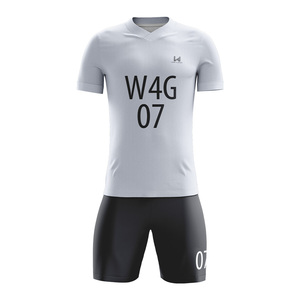 Ensemble de maillot et short de football personnalisé pour équipe masculine, 100% polyester, écologique, séchage rapide, col rond, manches courtes, tissu extensible - Product Image 2