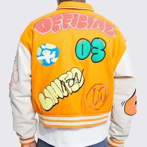 Chaqueta de béisbol Varsity personalizada con botones a presión, cuerpo de lana y mangas de cuero - Product Image 4