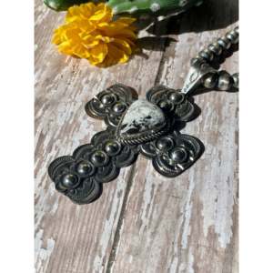 Colgante de Cruz de Plata de Ley Bañada en Oro de 18K con Bisel, Modelo White Buffalo de Alex Sanchez, Joyería Religiosa Cristiana - Product Image 5