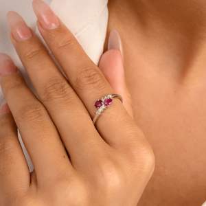 Venta al por mayor 100% auténtico 14K oro blanco sólido corte ovalado natural rubí diamante anillo de bodas personalizado para fiestas - Product Image 2