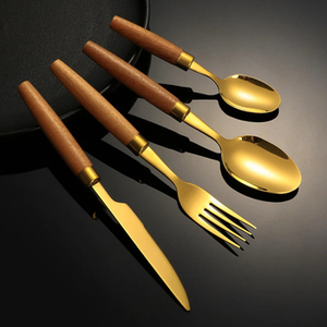 Juego de 4 cubiertos chapados en oro con asas de madera, utensilios de cocina de lujo, vajilla, utensilios para servir, juego de cubiertos para uso doméstico y hotelero - Product Image 4