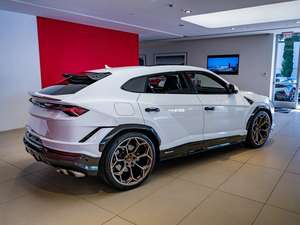 Selección Premium 2024 Lamborghini Urus Performante - Product Image 2