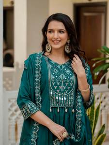 ชุดคุर्ติแบบอนาร์กาลีสีฟ้าอมเขียว ปักลาย พร้อมผ้าคลุมไหล่แบบดั้งเดิม - Product Image 3