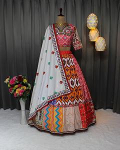 Authentique gujarati Chaniya Choli fabriqué à la main Style Bollywood Bandhani miroir travail Lehenga Dupatta fête Garba été hiver - Product Image 5