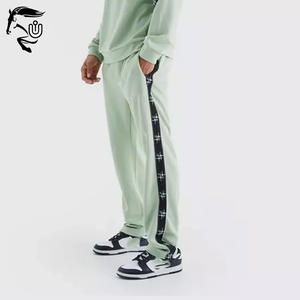 OEM ODM Sweat-shirt et survêtement en coton de haute qualité pour hommes, pantalons de survêtement d'hiver à rayures latérales imprimées avec logo - Product Image 4