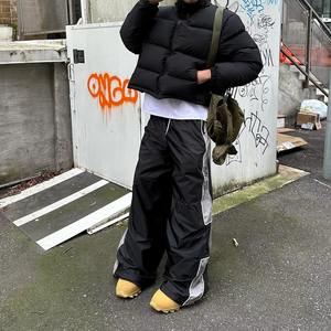 กางเกงวอร์มขาบานสำหรับผู้ชายกางเกงผ้าไนลอนทรงหลวมสำหรับผู้ชายกางเกงวอร์มขาบานตัดลายทางออกแบบโลโก้ได้ตามต้องการ - Product Image 4