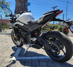 Disponible dès maintenant : Motocyclettes Street Triples 765 R 2025 neuves en stock - Product Image 3
