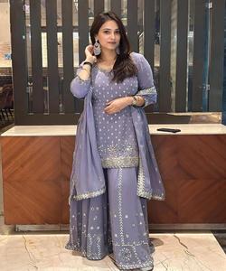 Ensemble Kurti Sharara en lin décontracté avec impression de blocs traditionnels et accents de boutons pour un confort quotidien. - Product Image 1