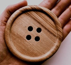 Sous-verres en bois de luxe en forme de bouton, vaisselle artisanale de qualité supérieure - Product Image 6