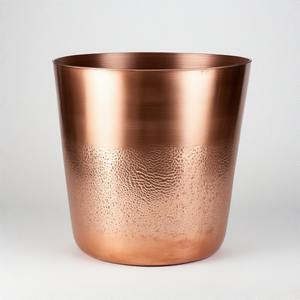 Jardinière Heirloom Shine avec marques de marteau profondes et lueur argentée pour des projets d'intérieur exclusifs axés sur la décoration - Product Image 1