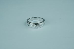 แหวนเพชรมอยส์ซอไนท์สำหรับห้องปฏิบัติการสุดหรูทรงกลม VS1ใสรับประกัน GI SGL โกลด์โรสโกลด์ขายส่ง - Product Image 2