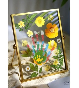 กรอบรูปโลหะทองเหลืองหรูหราพร้อมพื้นผิวมันวาวเหมาะสำหรับช่วงเวลาพิเศษและงานเฉลิมฉลอง - Product Image 1