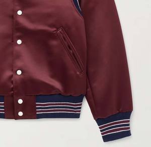 Chaqueta de béisbol bordada personalizada 2025, chaqueta universitaria de satén Borgoña de alta calidad con ribete de mezcla de algodón a rayas, la mejor calidad - Product Image 4