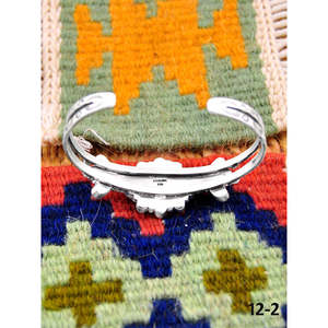 กำไลข้อมือแฟชั่นทำมือจากหนังควายสีขาวและเงินสเตอร์ลิงจากทางตะวันตกเฉียงใต้ - Product Image 4