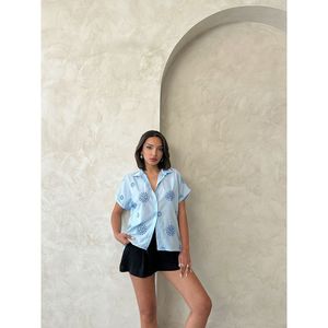 Blusa de Mujer TOPSHOW Negra 100% Algodón con Bordado Broderie Anglaise y Cuello Camisero para Uso Diario Informal - Product Image 4