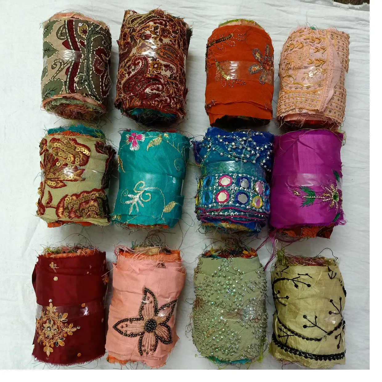 Gulungan Pita Bordir Sutra Sari Cocok untuk Produsen Tekstil Perca dan Seniman Tekstil untuk Dijual Kembali