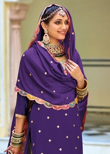 Hevey Chi-Non ชุดแต่งงานแบบดั้งเดิมมีงานปักด้านหน้าและด้านหลังทั้งสองด้านสำหรับคอลเลกชันเทศกาล - Product Image 3