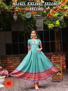 Dernière robe longue Anarkali de créateur avec broderie pour femmes - Product Image 5