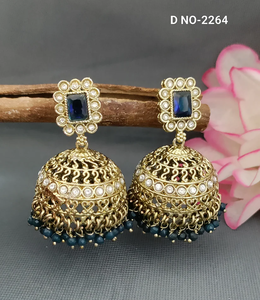 Belles boucles d'oreilles pour vêtements ethniques avec des embellissements en pierre et des motifs traditionnels uniques d'Inde - Product Image 2