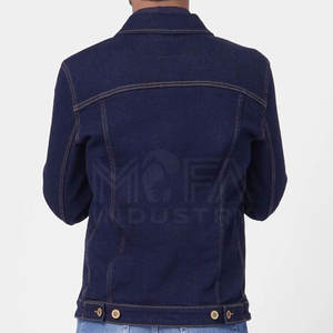 Veste en jean bleu personnalisée pour hommes avec un style vintage idéal pour la vente au détail de la mode et la promotion de la marque - Product Image 4