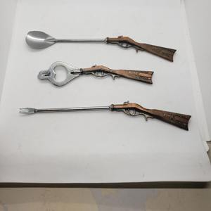 Juego de Herramientas con Mango Estilo Pistola para Exhibición y Colección, Solo para Uso Decorativo en Bares, Clubes y Exhibición de Cócteles de Lujo - Product Image 1