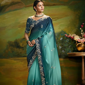 Vêtements de créateur pour femmes Saree en soie de haute qualité Tissu de verre souple Bordure brodée Style traditionnel moderne pour mariage indien - Product Image 1
