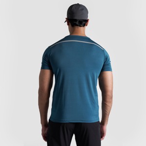 T-shirt de course 100% polyester en bleu sarcelle foncé, compressé et doux, avec impression par sublimation et sérigraphie - Product Image 2
