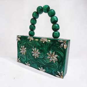 Pochette en résine écologique Elegance par LUXURY CRAFTS Accessoire de sac à main de style ange pour les amoureux de la mode - Product Image 1