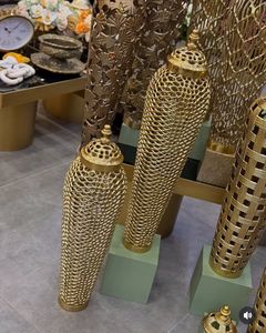 Jarrón de Aluminio con Acabado Dorado, Hecho a Mano, Certificado CE, Decoración Moderna de Lujo para el Hogar, Logotipo Personalizado para Sala de Estar - Product Image 1