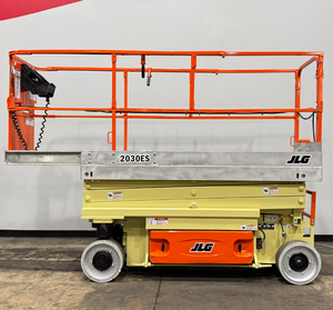 Plateforme élévatrice à ciseaux électrique JLG 2030ES pour travaux en hauteur en intérieur, avec moteur et pompe, hauteur de travail de 6 m, capacité de charge de 363 kg, livraison gratuite - Product Image 5