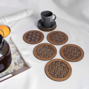 Dessous de verre rond en bois massif de haute qualité avec un style classique au design unique du meilleur exportateur en Inde - Product Image 1