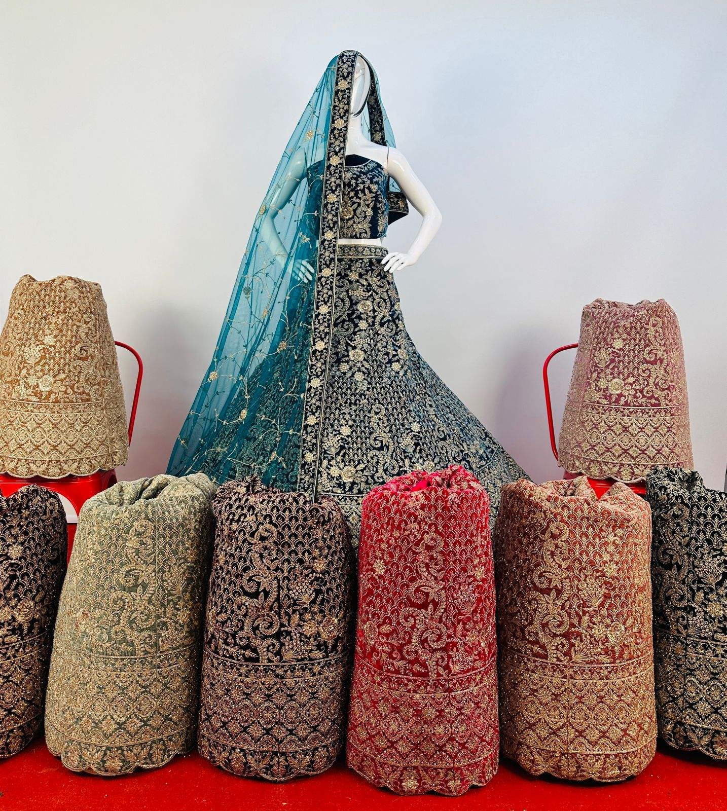 Purple, Blue, Gold, Pista