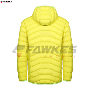 Veste matelassée légère et compressible pour hommes personnalisée Manteau d'hiver à capuche et coupe-vent avec vestes recyclées - Product Image 3