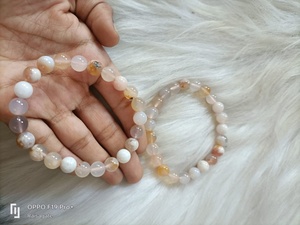 กำไลข้อมือแกะสลักลายดอกไม้จากหินอาเกตธรรมชาติ คุณภาพสูง ขนาด 8 มม. ยี่ห้อ Rais Agate ใช้สำหรับบำบัดพลังงานได้ - Product Image 5