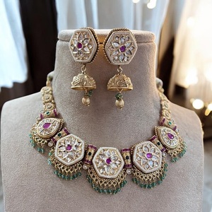 Conjunto de collar Rajwadi tradicional de calidad superior con pendientes Conjunto de collar chapado en oro con pendientes para ropa de boda para mujer - Product Image 1