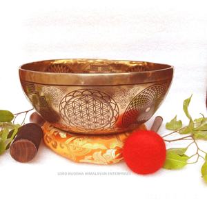 Vente en gros de bols chantants tibétains en laiton, métal, art spécial, fabriqués au Népal pour l'artisanat en métal religieux, yoga, méditation et guérison - Product Image 4