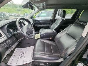 Aston Martin B-M-W Serie 3 330i XDrive FWD 2023, Cuero, R18, Techo Solar - Product Image 5