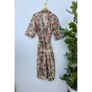 Kimono floral indio de algodón estampado a mano para playa, accesorio para traje de baño - Product Image 3
